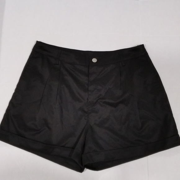 Women's black shorts - Picture 1 of 7